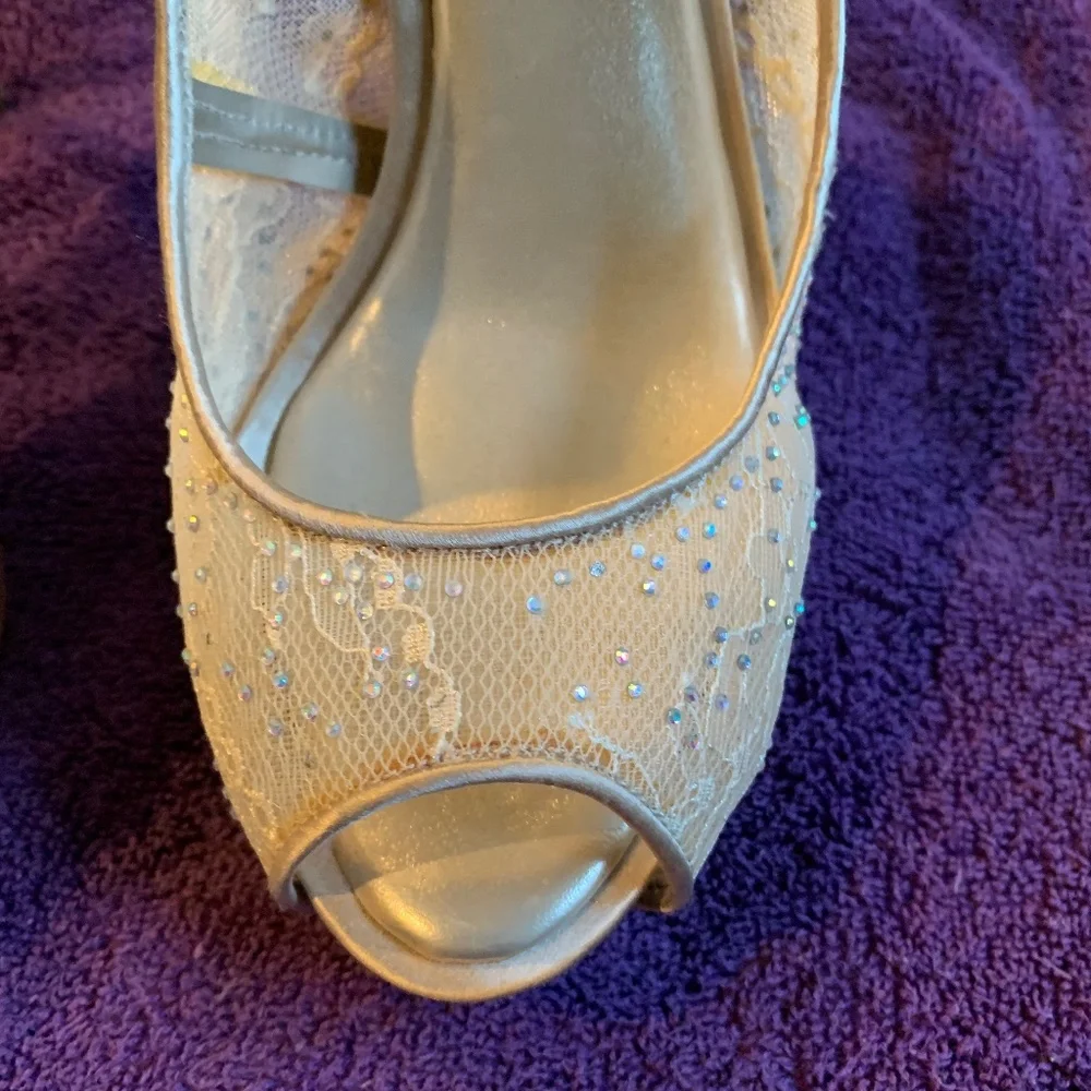 BCBG MAXZARIA Tan Embellished Lace Platform High Slingback Sandals sz 8.5 B